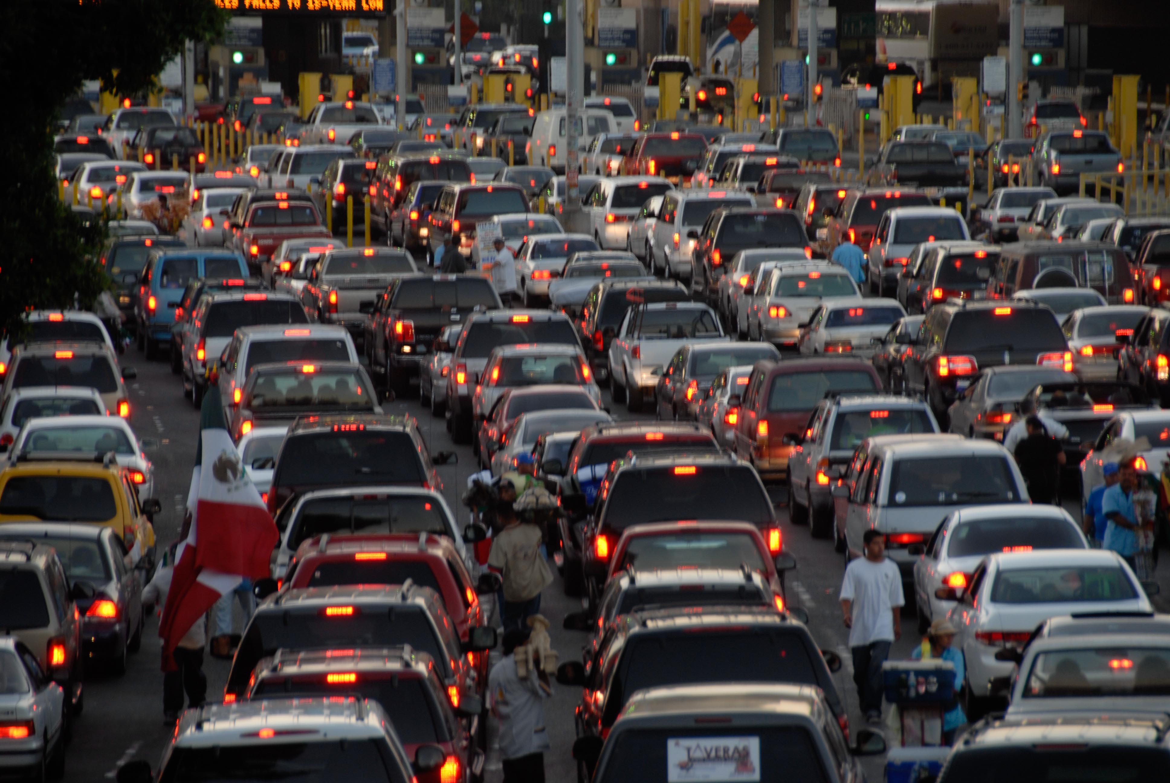 Here traffic. Автомобильная пробка. Красивая автомобильная пробка. Пробки в Мехико. Автомобильный трафик.